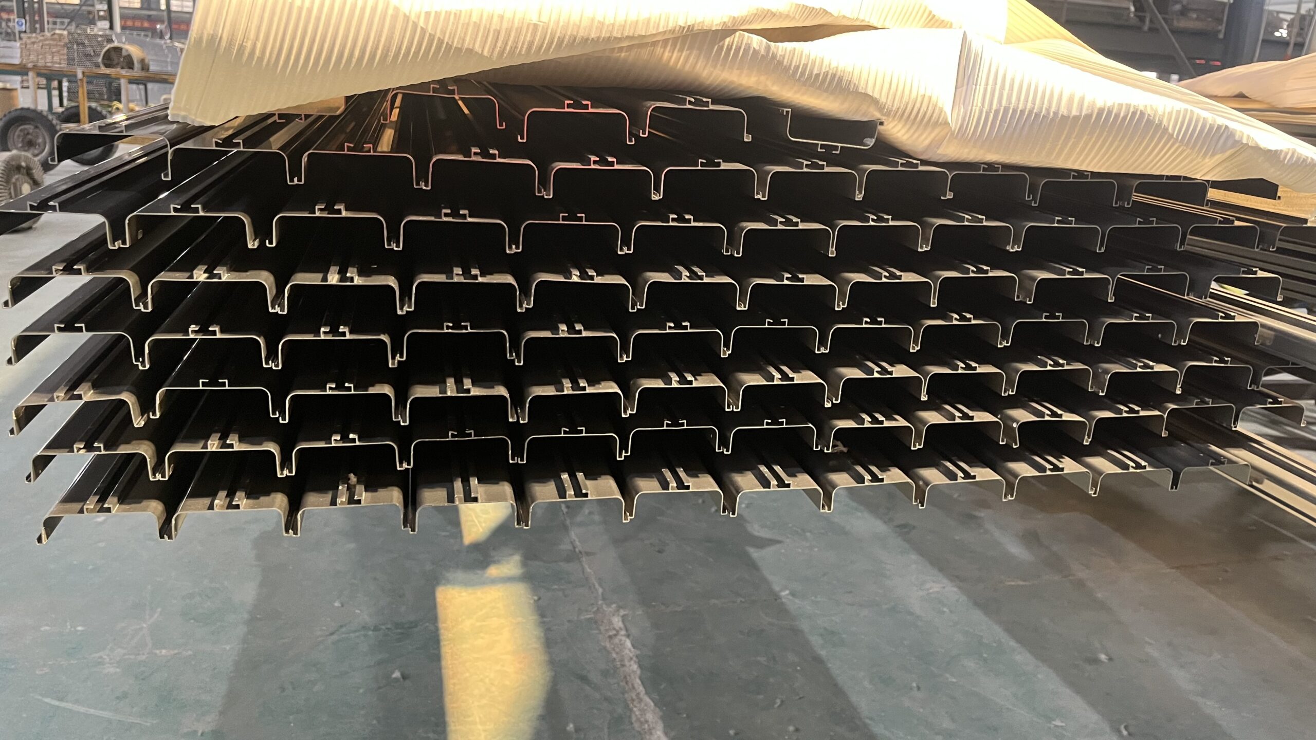Modern Aluminum Extrusion Profile Modern Aluminum Extrusion