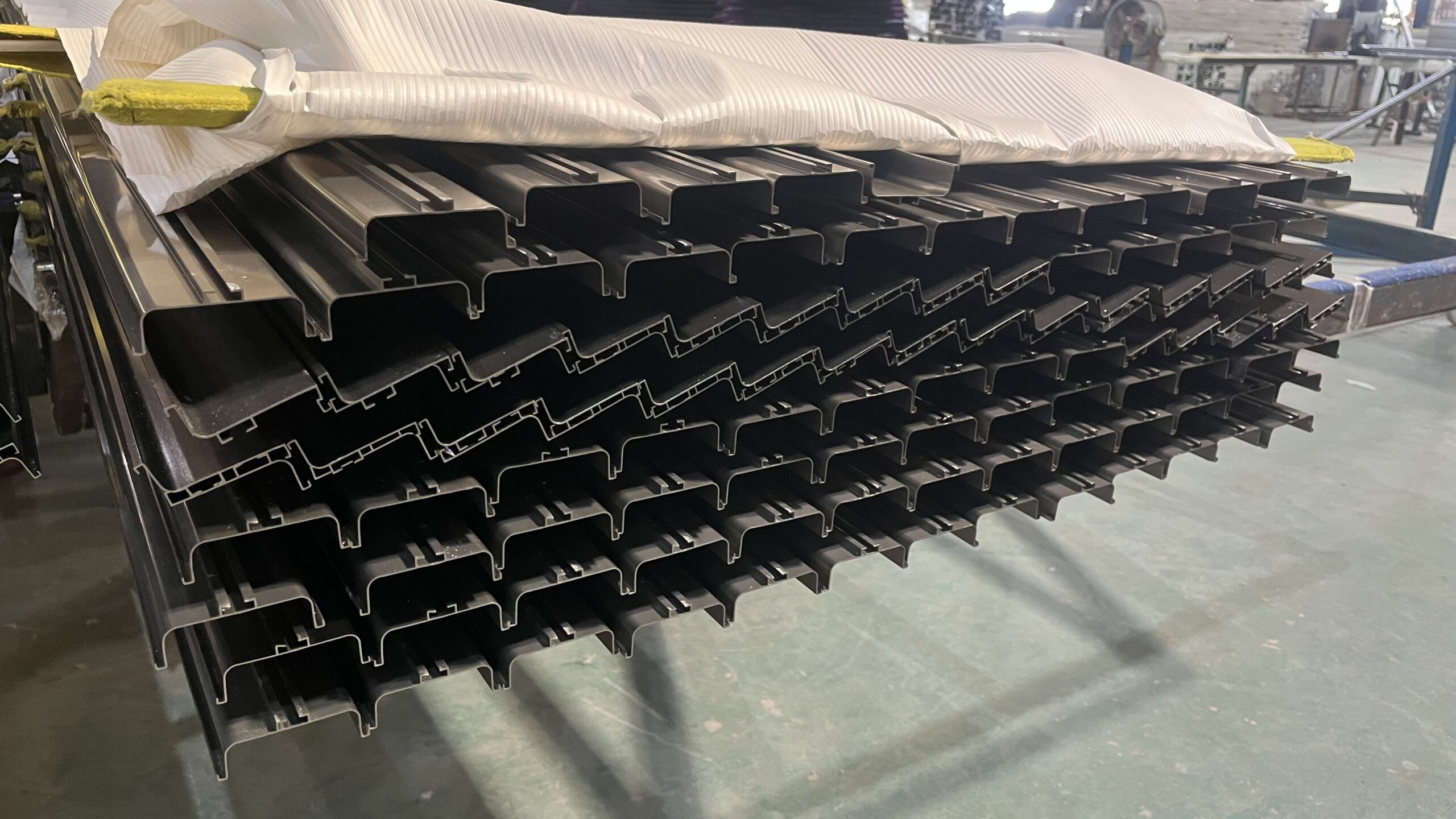 Modern Aluminum Extrusion Profile Modern Aluminum Extrusion