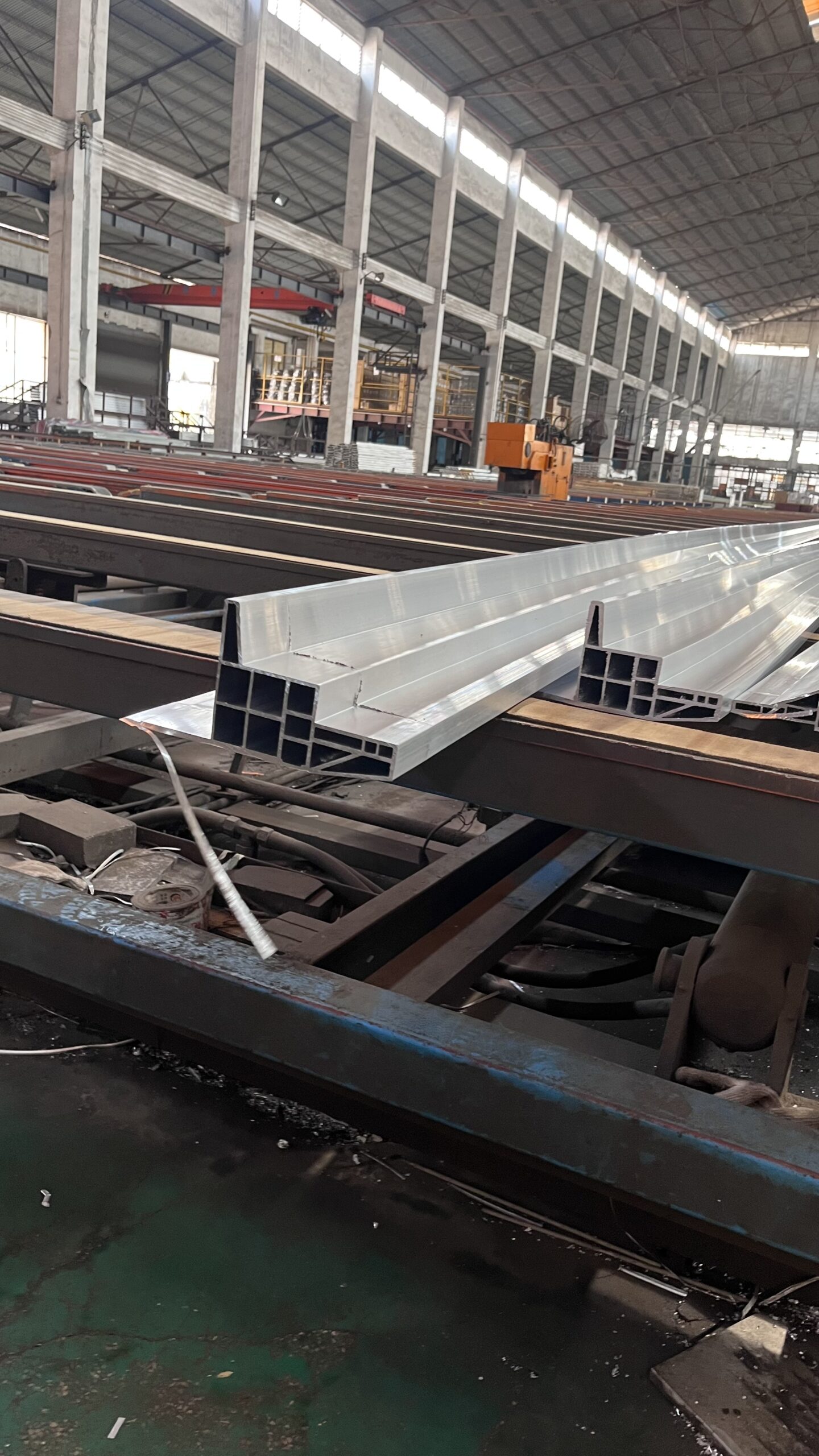 Modern Aluminum Extrusion Profile Modern Aluminum Extrusion