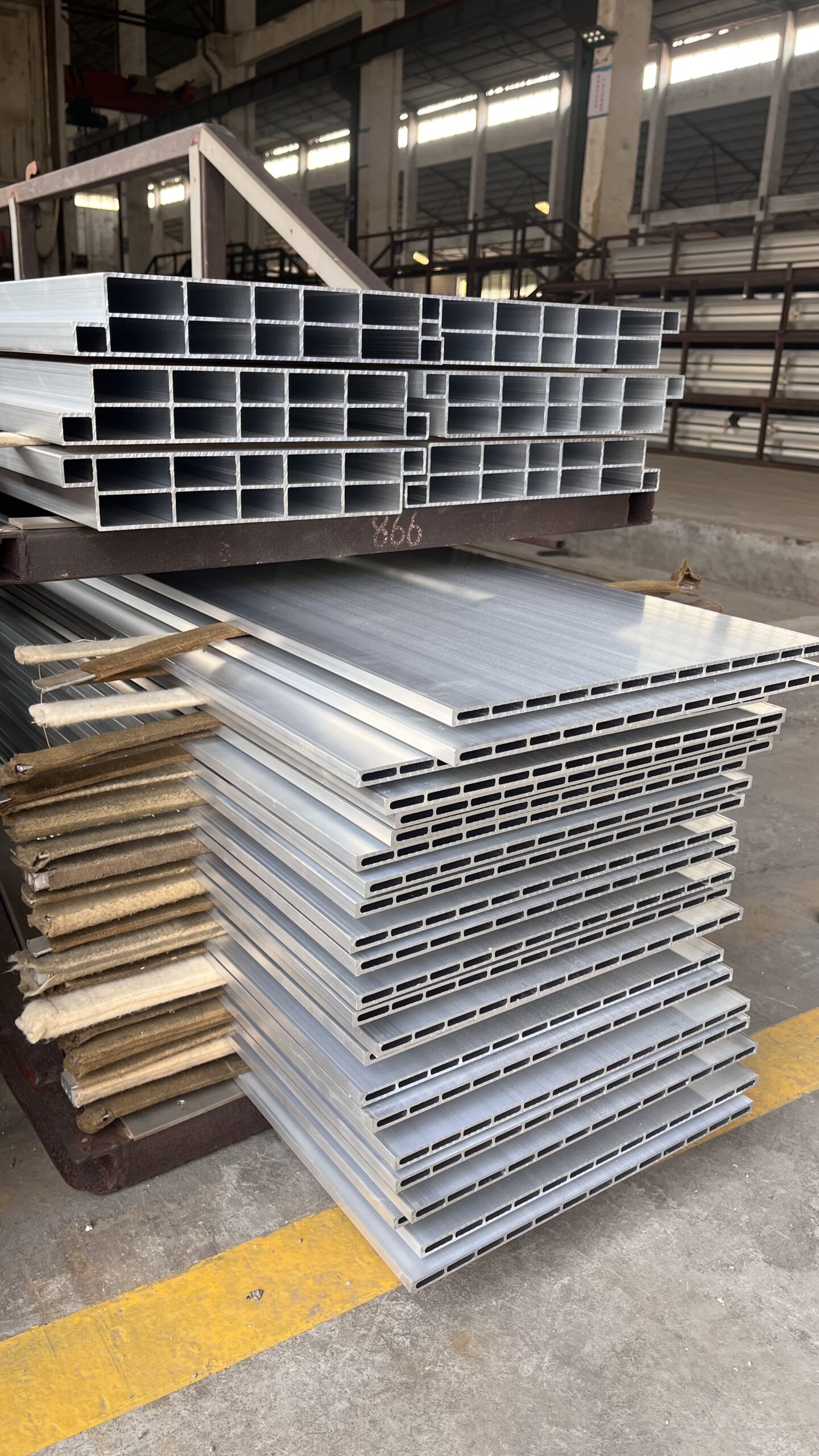 Modern Aluminum Extrusion Profile Modern Aluminum Extrusion