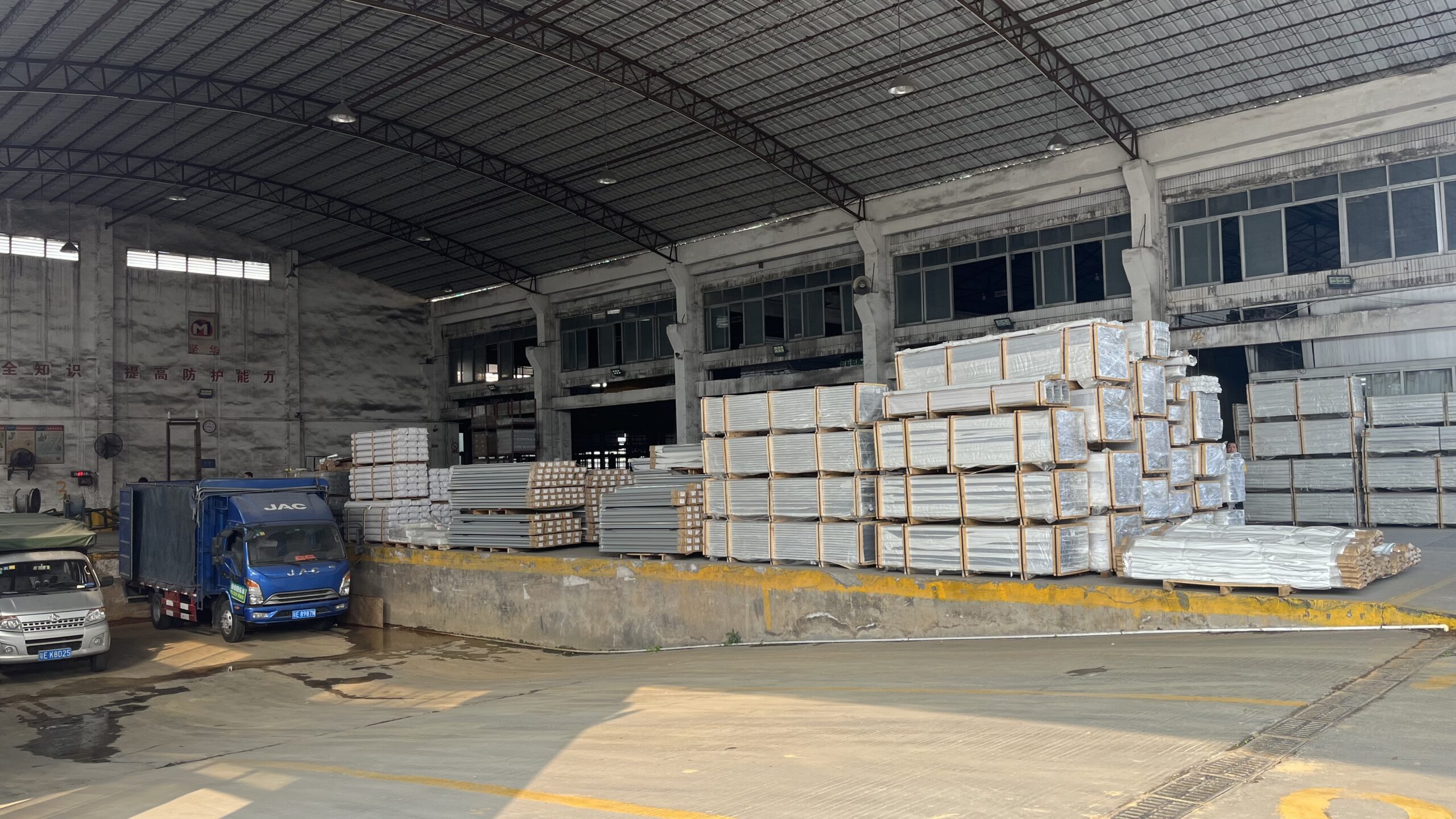 Modern Aluminum Extrusion Profile Modern Aluminum Extrusion